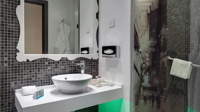 Hotel Indigo Madrid - Gran Via by IHG-标准房, 1 张特大床-11