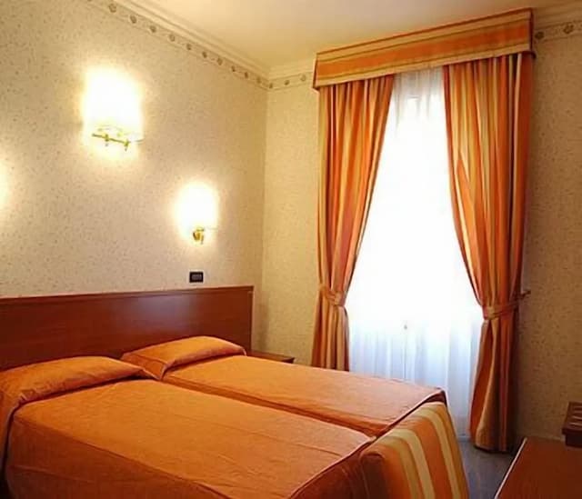 호텔 디나-트리플룸-1