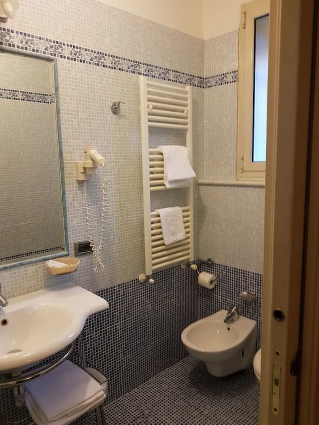 호텔 디나-쿼드룸-3