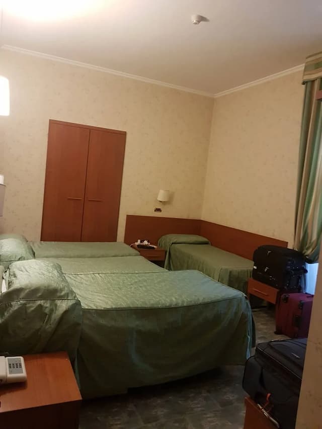 호텔 디나-쿼드룸-2