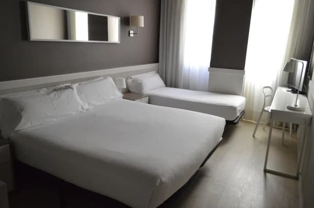 帕拉耶爾飯店-標準三人房-1