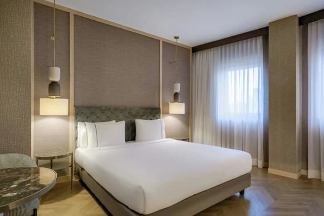 AC Hotel Milano by Marriott-Room, 1 King Bed, City View-8
