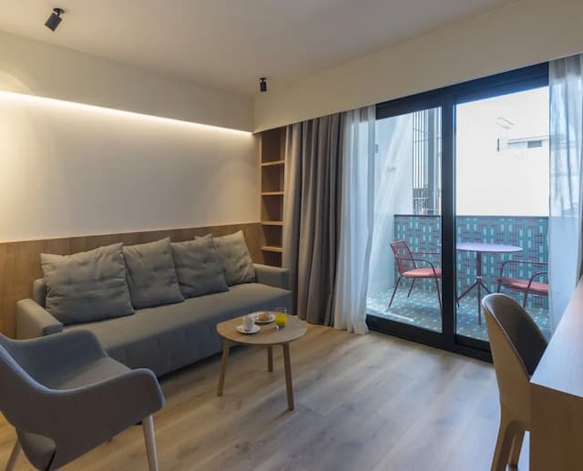 Muralto Madrid Princesa-Junior Suite, 1 King Bed with Sofa bed, Courtyard View (2 Adults - 314911601)-3