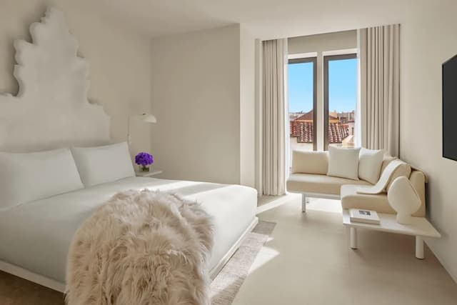The Madrid EDITION-Deluxe Room, 1 King Bed, City View-1