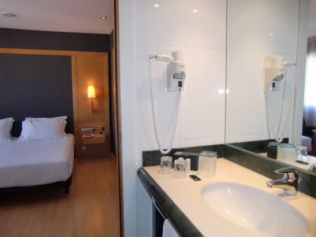 巴塞隆拿環球酒店-高級客房-7