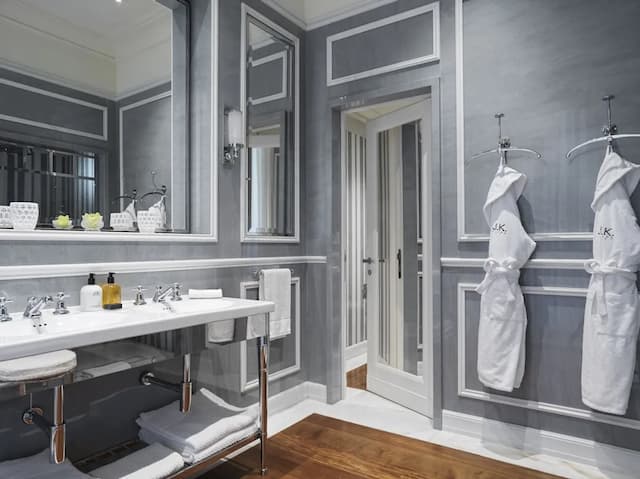 J.K. Place Roma-Deluxe Room (JK)-4