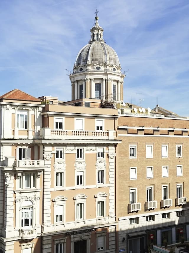 J.K. Place Roma-Room (Master)-14