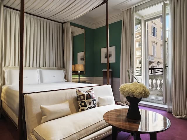 J.K. Place Roma-Room (Master)-11