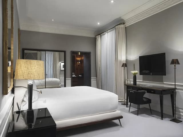 J.K. Place Roma-Deluxe Room (Grand)-7