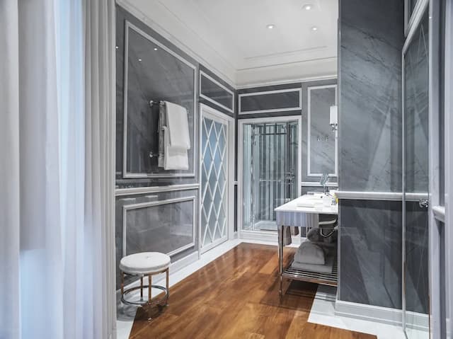 J.K. Place Roma-Deluxe Room (Grand)-4