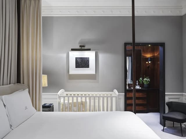 J.K. Place Roma-Deluxe Room (Grand)-8