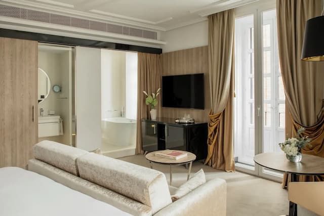 Palacio de los Duques Gran Meliá - The Leading Hotels of the World-Supreme Room Red Level-5