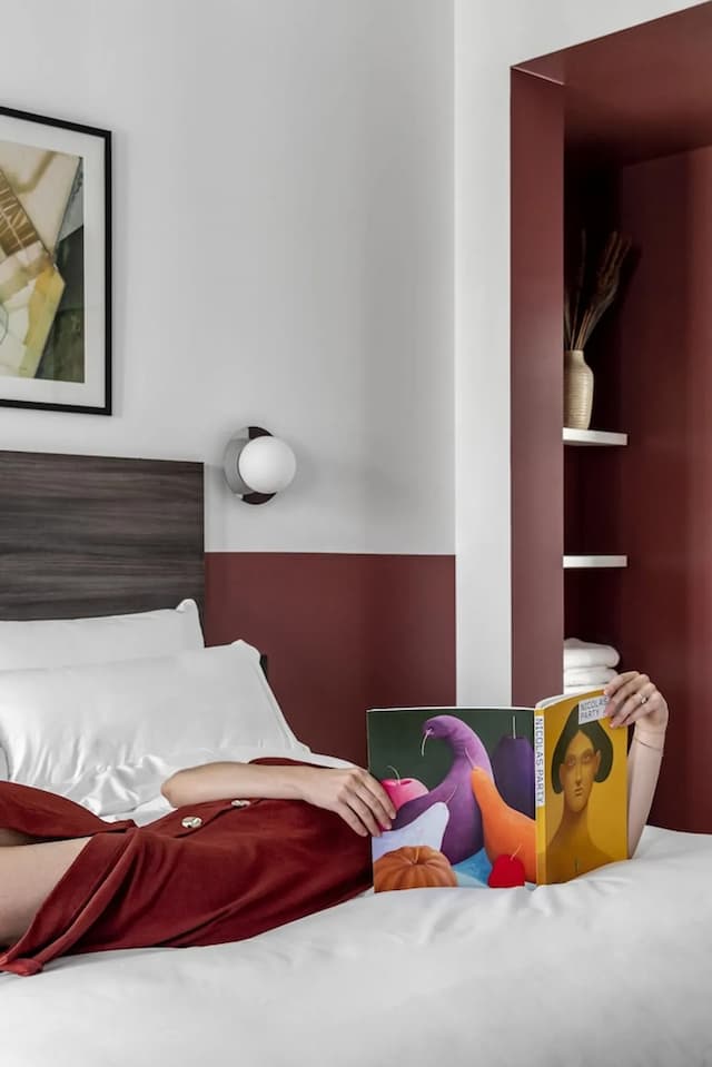 Bob W Arte-Comfy Studio-3