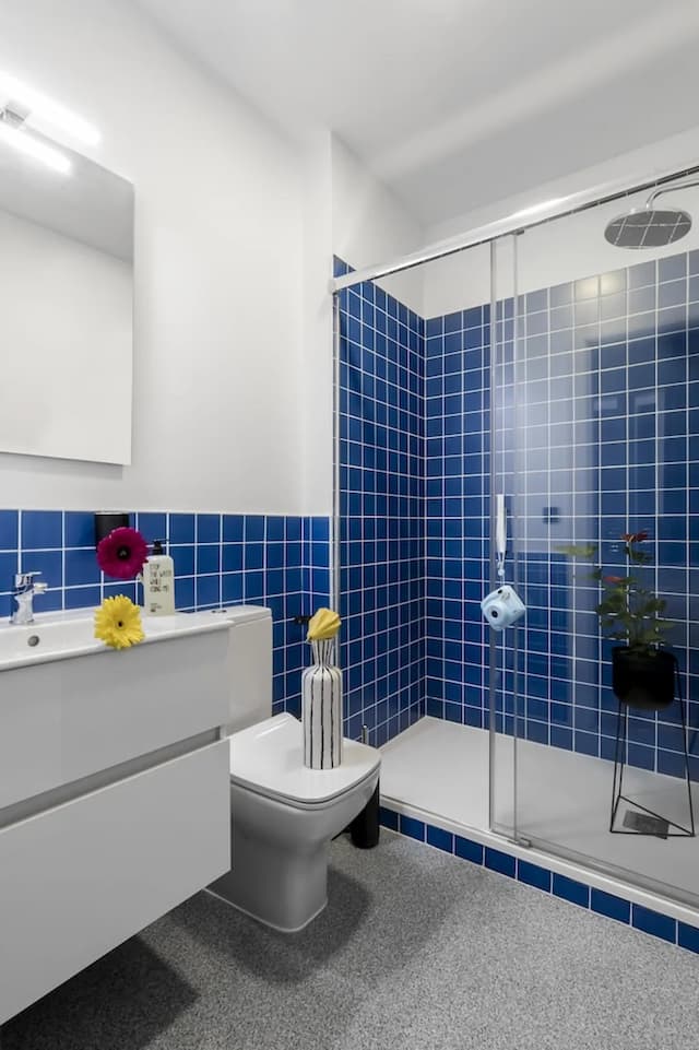 Bob W Arte-Comfy Studio-6