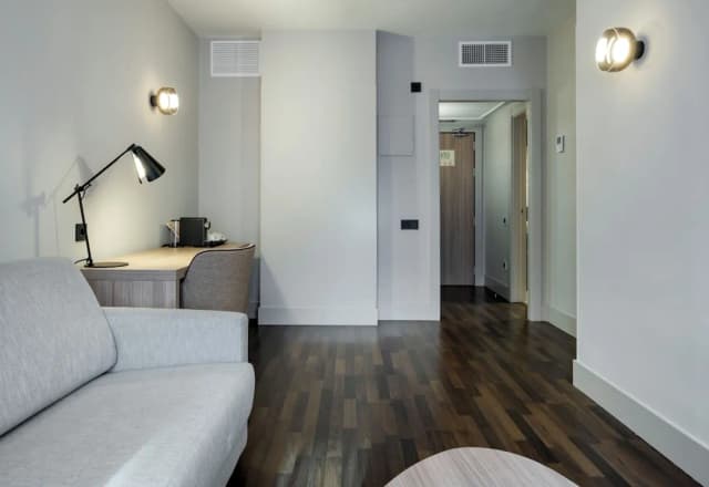 Hotel ILUNION Suites Madrid-Triple Room-7