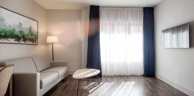 Hotel ILUNION Suites Madrid-Triple Room-10