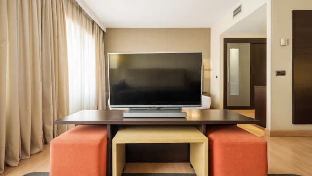 Hotel ILUNION Suites Madrid-Triple Room-2