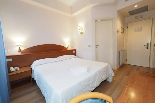 蘿拉飯店-雙人房-6