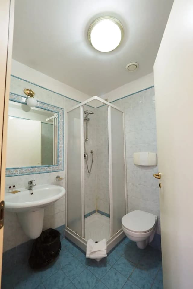 蘿拉飯店-雙人房-14