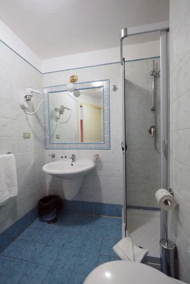 蘿拉飯店-雙人房-13