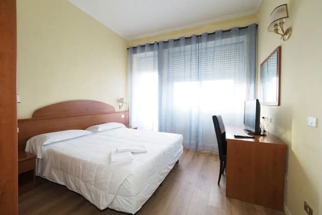 蘿拉飯店-雙人房-9