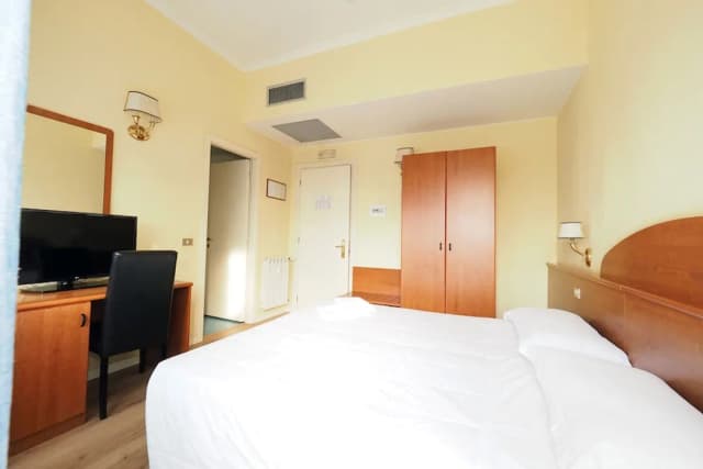 蘿拉飯店-雙人房-11