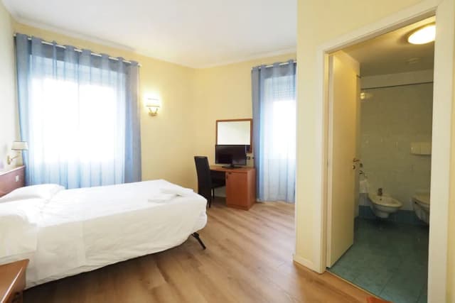 蘿拉飯店-雙人房-7