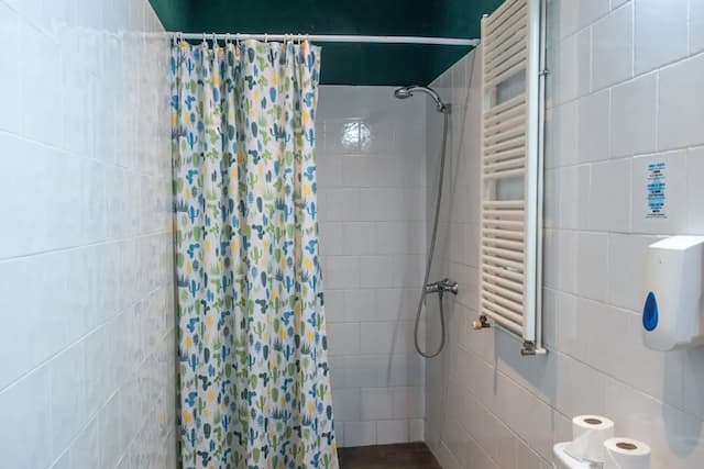 巴塞隆納來去旅館-四人房, 私人浴室-3