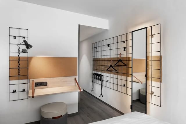 Moxy Barcelona-客房, 1 张大床和 1 张沙发床, 阳台-2