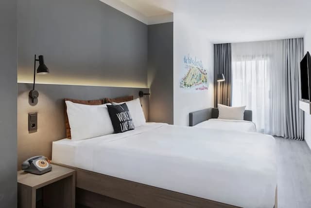 Moxy Barcelona-客房, 1 张大床和 1 张沙发床, 阳台-1