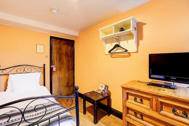 Church Street Hotel by Belvilla near The Oval-Standard Single Room - Shared-3