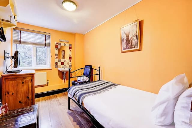 Church Street Hotel by Belvilla near The Oval-Standard Single Room - Shared-2