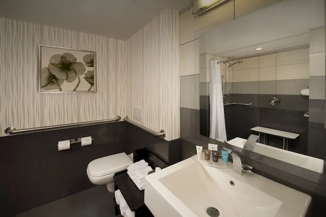 Skybridge Seattle Airport Hotel-Standard Room, 2 Queen Beds (Hearing Accessible)-2