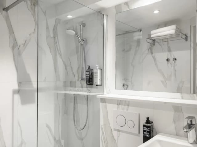 ibis Styles Amsterdam City-Family Room, Multiple Beds-1