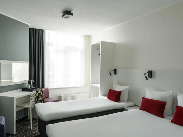ibis Styles Amsterdam City-Family Room, Multiple Beds-1