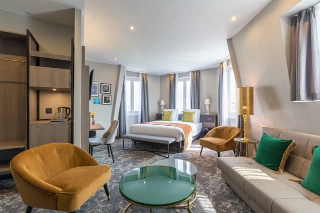 Leonardo Hotel Amsterdam Museum Quarter-舒适客房 (1 Double Bed 1 Twin Bed)-3