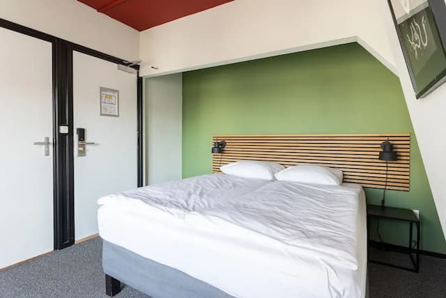 ウェーバーホテル-スタンダード ルーム ダブルベッド 1 台 専用バスルーム-2