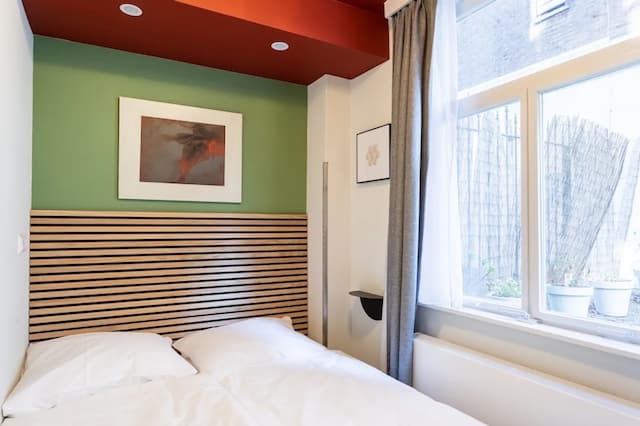 ウェーバーホテル-ベーシック ダブルルーム ダブルベッド 1 台 専用バスルーム-1