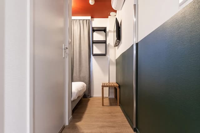 ウェーバーホテル-ベーシック ダブルルーム ダブルベッド 1 台 専用バスルーム-2