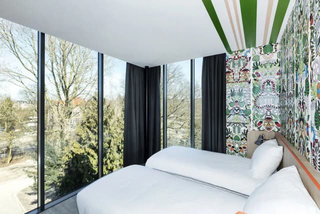 Generator Amsterdam-Private 4 bed Deluxe Room-3