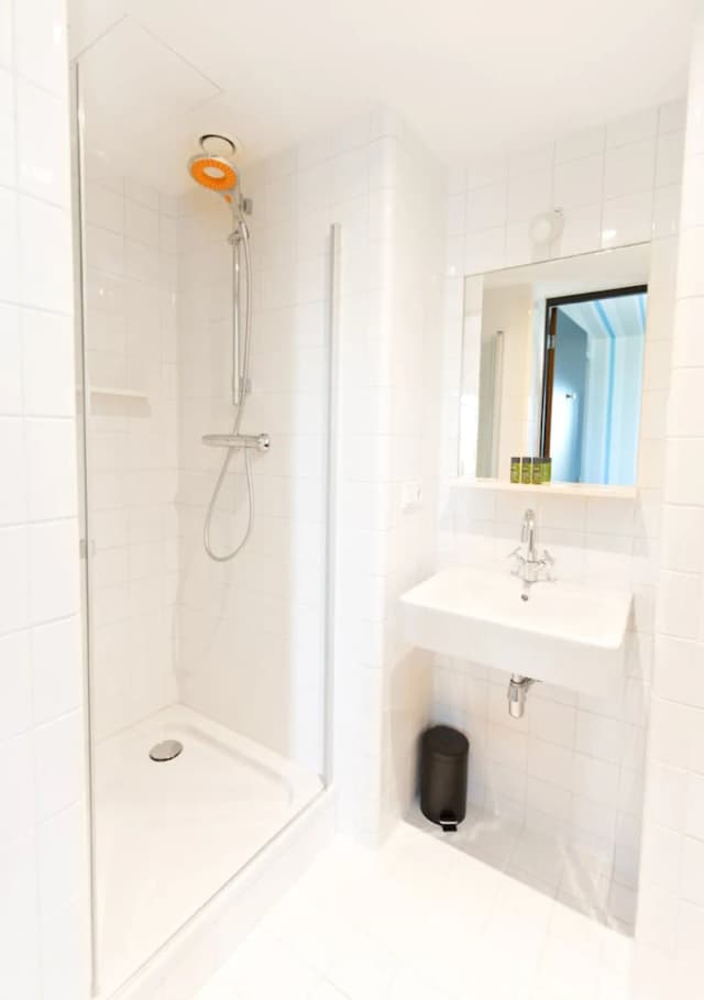 Generator Amsterdam-Private 4-bed Room-5