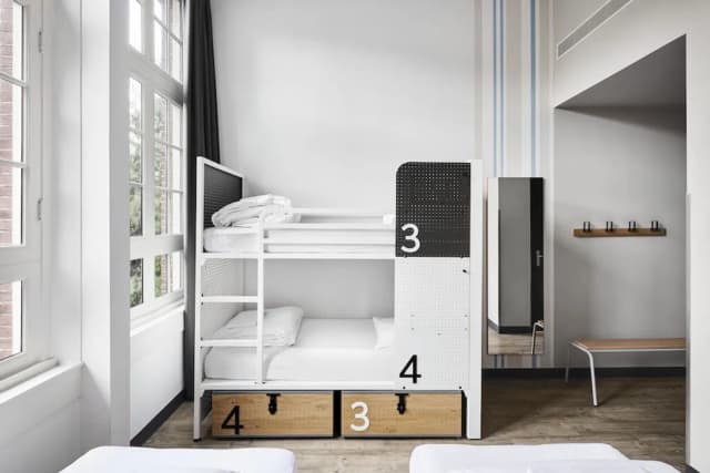 Generator Amsterdam-Bed in a 4 bed Deluxe Dorm-5