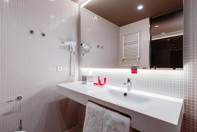 nhow Amsterdam RAI-nhow Premium room Double View with Bath King-32