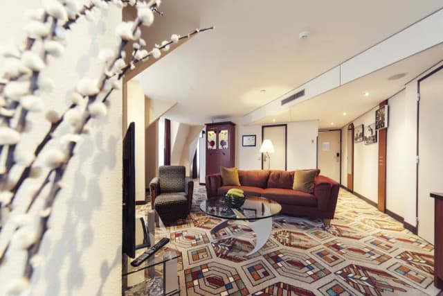 Banks Mansion-Master Suite with canal view-1