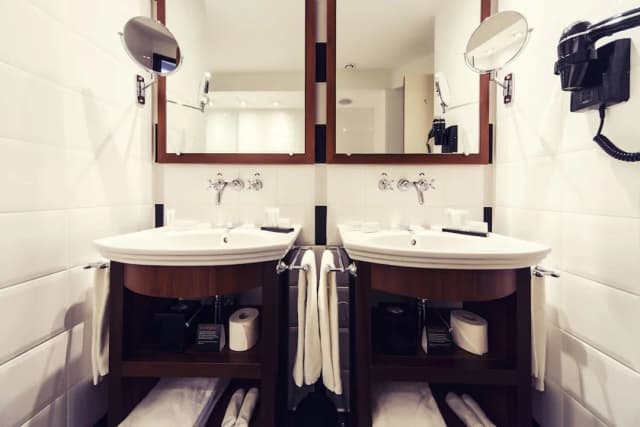 Banks Mansion-Master Suite with canal view-6