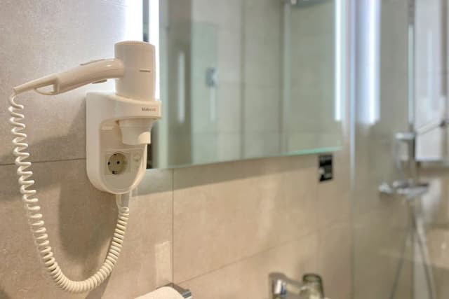 XO Hotels City Centre-Standard Triple Room, 3 Twin Beds-5