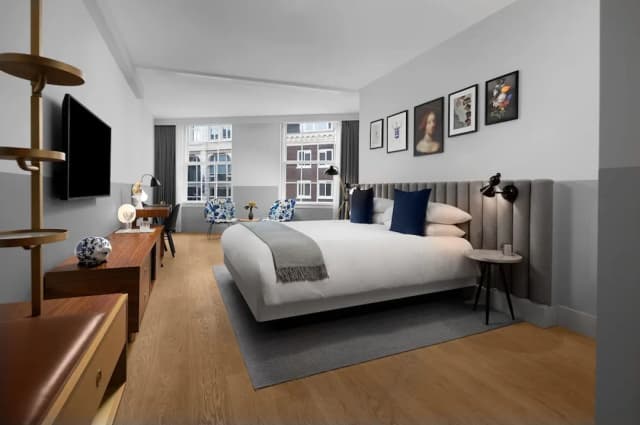 Kimpton De Witt Amsterdam by IHG-尊荣客房, 1 张特大床 (Street View, Above Bar)-1