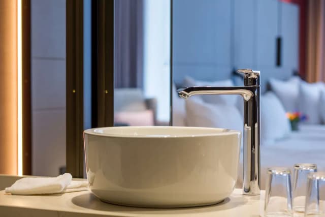 Anantara Grand Hotel Krasnapolsky Amsterdam-Premium Room (Dam View)-4