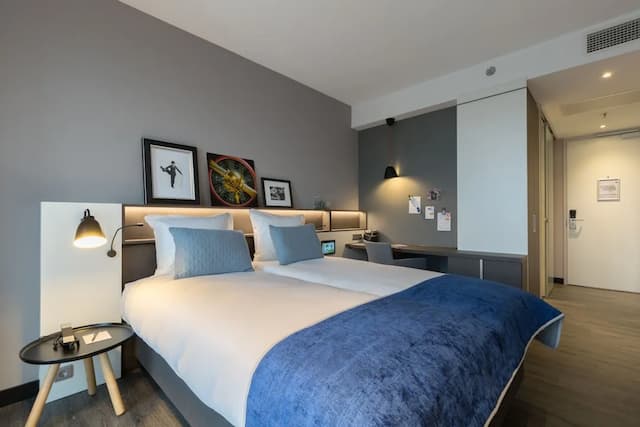Postillion Hotel Amsterdam-Standard Double Room, City View-2