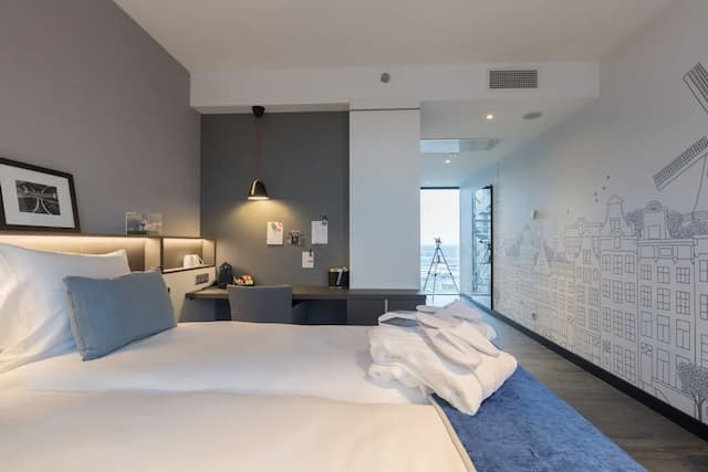 Postillion Hotel Amsterdam-Superior Double Room, City View-2